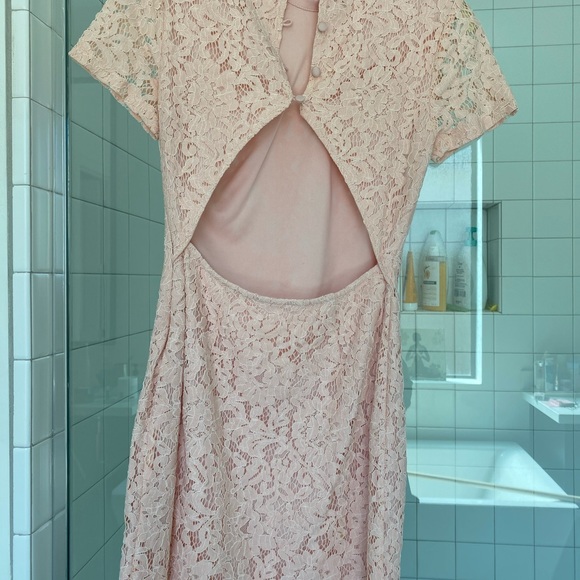 Short lace dress with mock neck - Picture 3 of 7